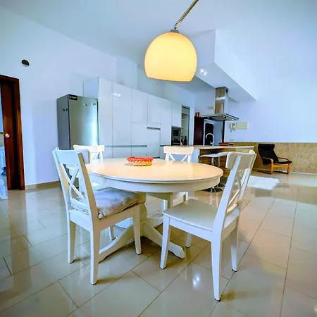 Primavera Apartment *